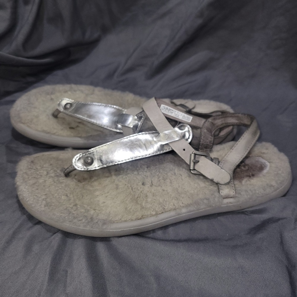 UGG Australia LOU LOU STERLING Silver SHEEPSKIN FLUFFIE T-STRAP SANDALS 1010688